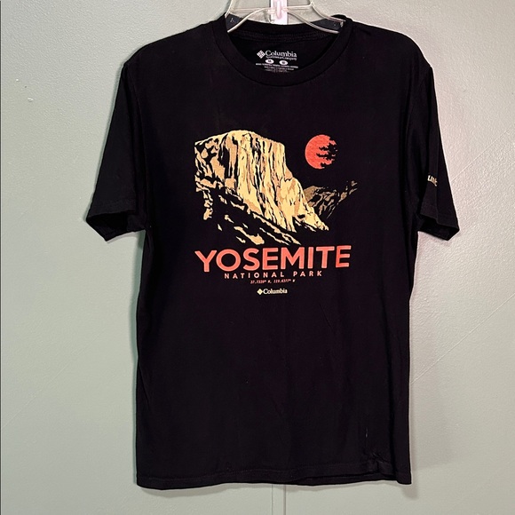 Columbia Yosemite National Park Black Landscape T-Shirt Size Medium 100% Cotton - Picture 1 of 9